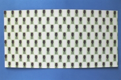 Karton i grønne farver. Motiv drenge jakkesæt. 14 x 28 cm.